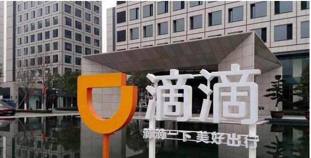 滴滴司机遇奇葩女乘客，拒绝对方要求后，乘客一个举止司机慌了