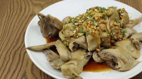 只用盐做清蒸小公鸡？看厨师长简单操作2种吃法，皮脆肉嫩超解馋