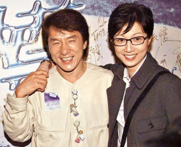 ​吴卓林非独生女？吴绮莉替女儿悼念兄弟姐妹，暗讽成龙花心不负责
