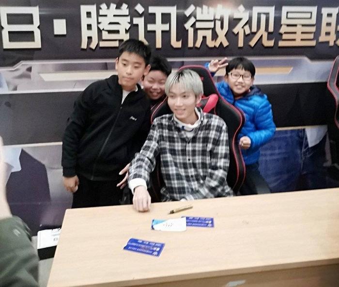 小学生找孤影solo露娜，孤影回应太正能量！谁说孤影只有女粉！