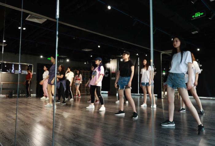 新秀传媒女子团体「时空少女队」单曲《起航》全网发行！