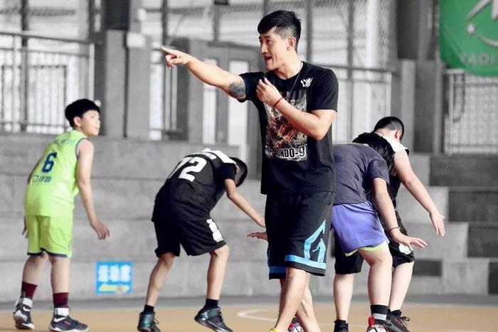 吕晓明删掉所有微博为冲突事件道歉，这真的只是一个球场错误？