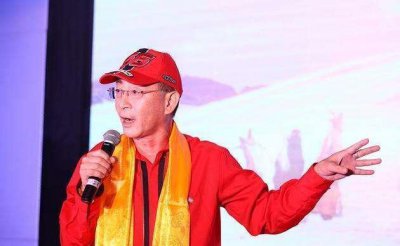​孙悟空的扮演者曹荣，形象太糟，网友：55岁了你还能飞起来吗？