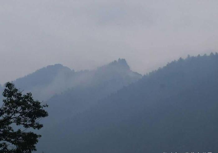 陕西有个“小华山”，玻璃栈道如同游龙？适合老人和孩子爬！