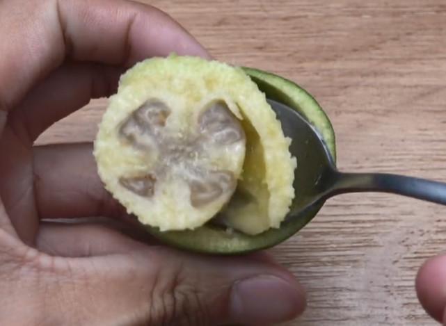 这种市场少见的水果，味道似猕猴桃，果肉却像芭乐，一斤卖上百元