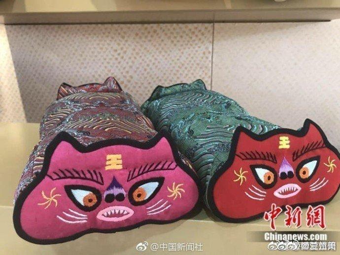 这年头流行复古风？传说中的“绣花枕头”了解一下