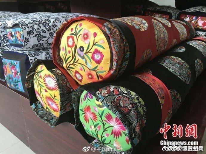 这年头流行复古风？传说中的“绣花枕头”了解一下