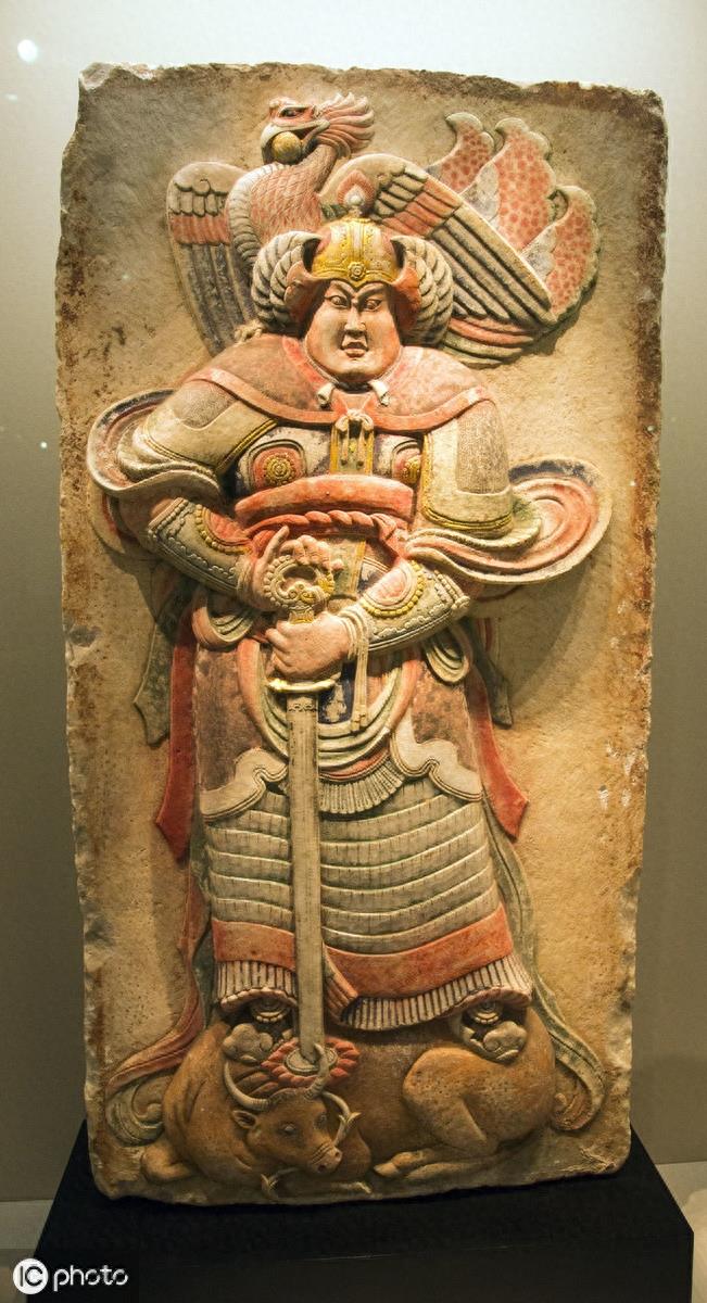 汉代的校尉有多大？曹操，袁绍为何抢着做？学者：秩比二千石