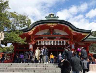 ​日本也有谷神，名字叫稻荷神，但保佑得更多，是全方位，更接地气