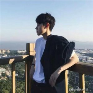 ​毁掉一个男生很简单，只要教会他这四样东西就够了