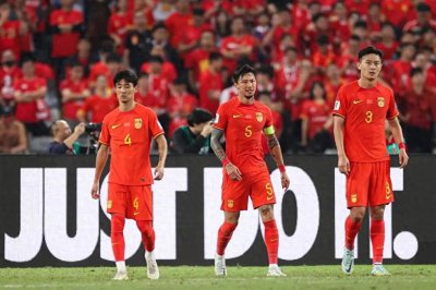 ​中韩大战双标判罚！国足0-3不敌韩国队，主角不是孙兴慜而是裁判