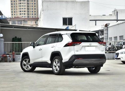 ​17万提了辆丰田荣放rav4，开了2个月，车主表示：后悔了