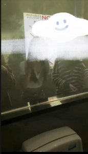 ​酒吧卫生间装双面镜，男士如厕时可看见女厕洗手台，该设计违规？