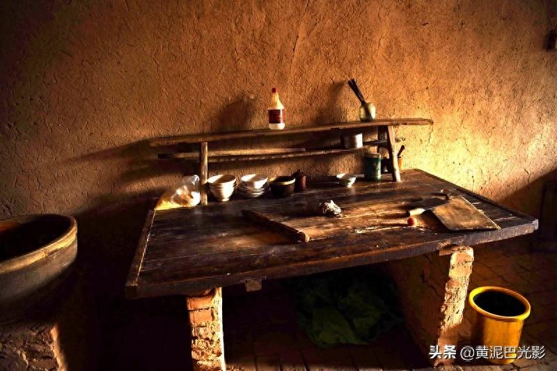 8旬老母，给光棍儿子当“保姆”52年，纠结1件事，何时能如愿