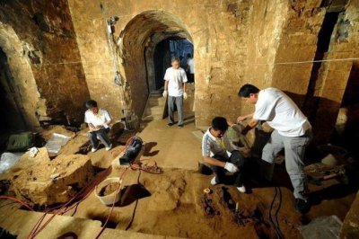​刘备墓到底在哪里？此地政府修公路挖出一古墓，引轩然大波