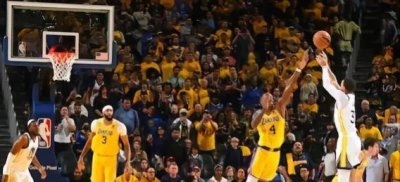 ​NBA季后赛战报：库里27+8，勇士121-106湖人，留悬念，詹眉48+18