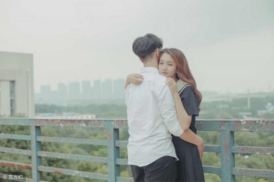 ​小说：她带着行李把他扑倒，而他居然没有反抗，这是找他私奔吗？