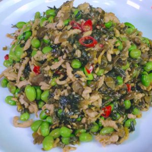 ​咸菜肉丝炒毛豆，下饭又入味，成本低廉，天天吃都不腻