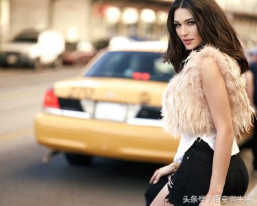 ​塞尔维亚模特Jenna Jenovich，巨型沙漏身材太过抢眼