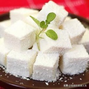 ​教你在家做好吃的牛奶椰汁糕，口感细腻，美味香甜！