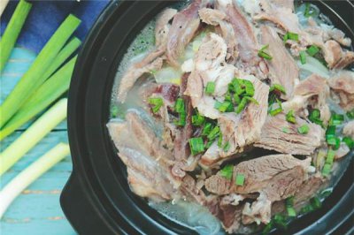 ​羊肉焯水用冷水还是热水 羊肉焯水要不要放料酒