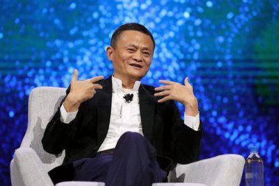​黑客现场攻击支付宝，即将成功时弹出一个窗口，现场观众一片唏嘘