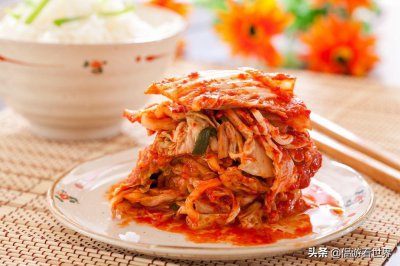 ​12种必不可少的韩国食品 从美味的街头小吃到活章鱼
