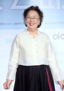 ​韩国老演员罗文姬是个搞笑天才，竟然出生在北京，76岁又获大奖
