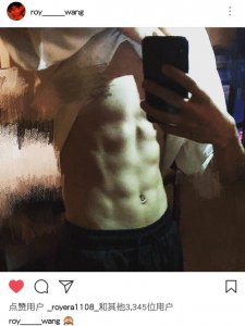 ​TFBOYS王源晒满满腹肌！粉丝眼睛发亮！