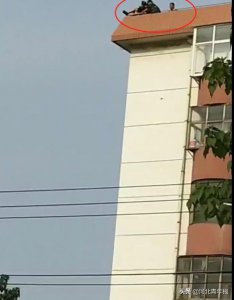 ​因与前夫闹矛盾，邢台一女子坐上7层楼顶要轻生