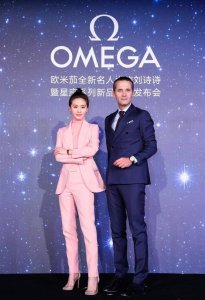 ​30岁刘诗诗久违扎头发，丸子头萌翻天，网友：小仙女又美回来了！