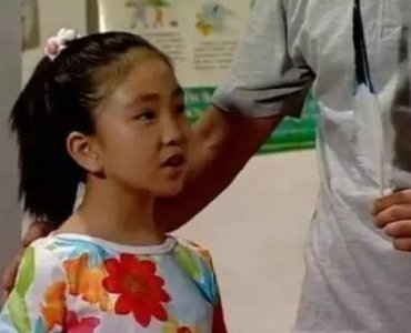 ​《家有儿女》的朵朵女大十八变，现在美得都人都不敢认啦！