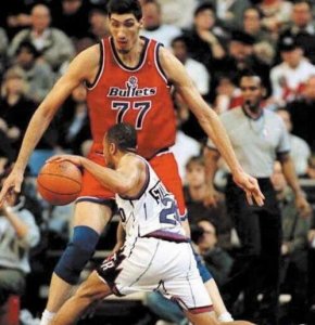​nba史上个子最高的四个人排名，2.26米的姚明也只能排第四名