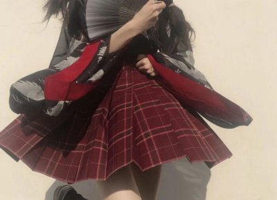 ​走路喜欢挽着人胳膊女生的性格