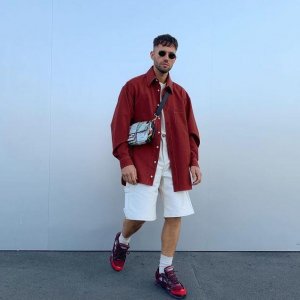 ​你的斜挎包为什么很“直男”？当下最火的包包，还是要这么背才对