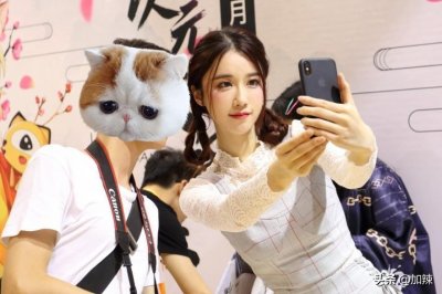 ​又一个女主播换衣服时忘记关摄像头，意外走光导致直播间彻底被封