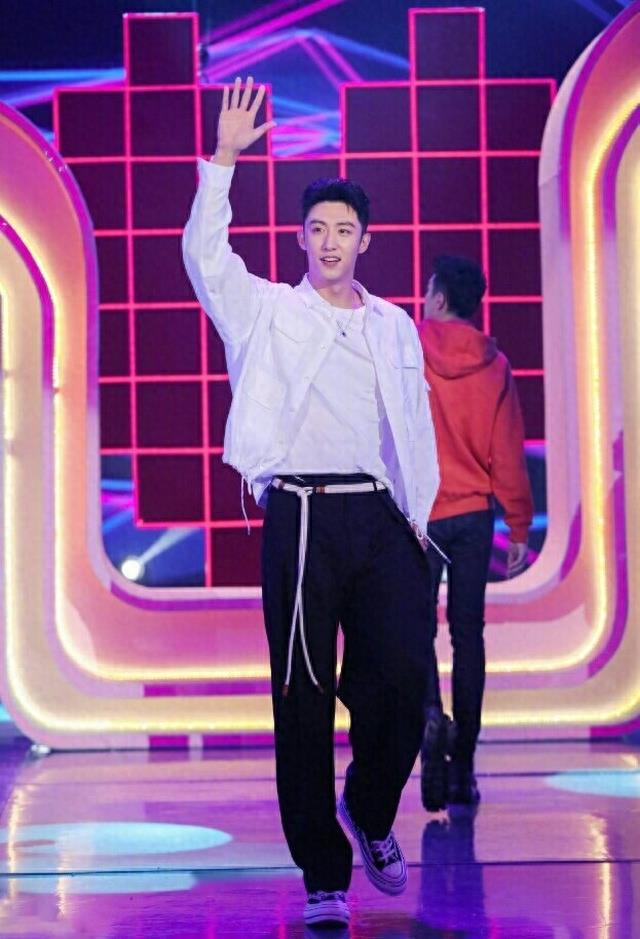 3月14日晚《快本》，黄景瑜活力满分超帅舞蹈