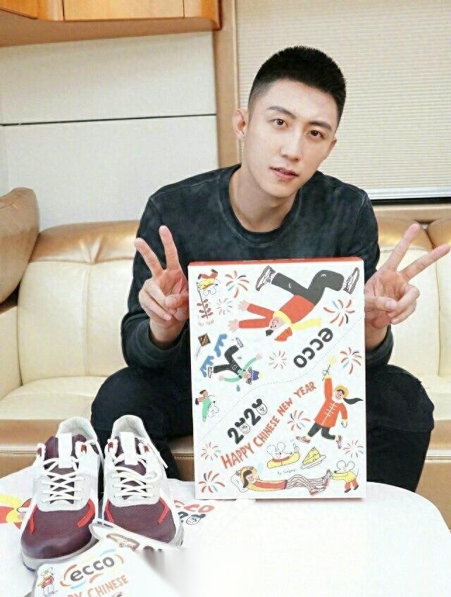 3月14日晚《快本》，黄景瑜活力满分超帅舞蹈