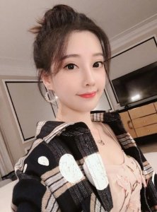 ​一姐冯提莫确定回归，复播时间初定12月中旬，新平台引网友争议