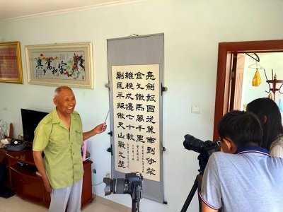 ​上大学生暑假行走新疆，拍摄《兵团往事》记录兵团人奋斗岁月