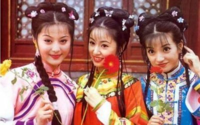 ​范冰冰赵薇差距大：一人怀抱小演员，尽显母爱，一人却被弟弟惹哭