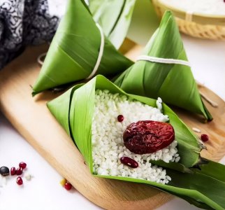 ​粽子叶是什么植物的叶子北方（哪种叶子包粽子更香？北方偏爱芦苇和玉米叶，南