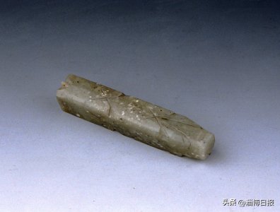 ​走进博物馆丨淄博市博物馆：东汉卧猪形玉握