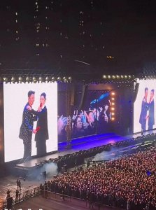 ​笑不活了！凤凰传奇演唱会堪比军训现场，网友评论区笑哭众人