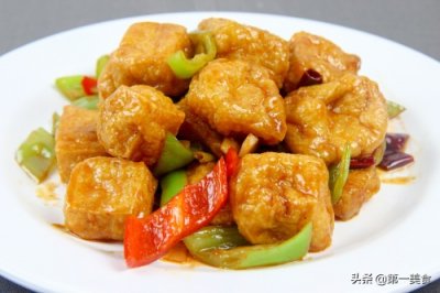 ​厨师长做一个红烧豆腐泡，多汁浓郁又入味，饭店家常都可以