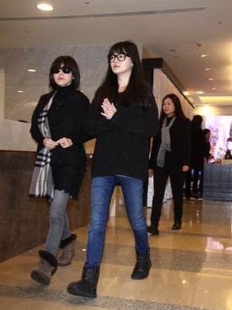 媒体大亨杨登魁葬礼，女儿大小S痛哭，罗志祥未参加被批忘恩负义！
