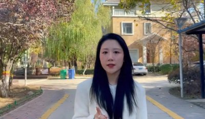 ​下象棋的飒爽女子——王铁锤