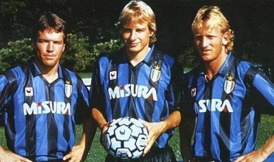 ​历史足坛，德国三驾马车与荷兰三剑客相比，谁更强