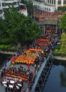 ​火树银花不夜天十五月亮十六圆