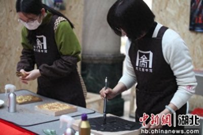 ​武汉：图书馆文化馆里过大年